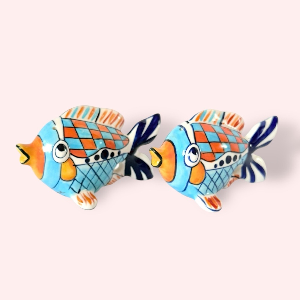 Vintage 2001 Blue Sky Clayworks Kissing Fish Salt & Pepper Shakers Signed Diane